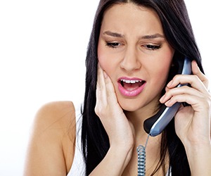 Woman calling an emergency dentist in Plano